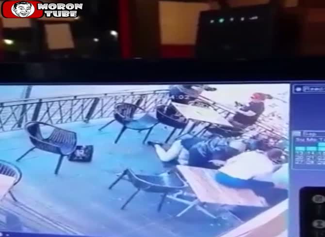 Video :A man gets strangled while attempting to remove his child from his mother